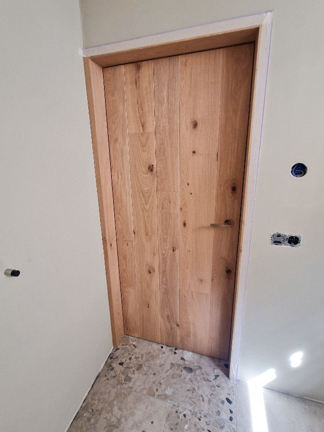 Houten deur met TKZ onzichtbare scharnieren